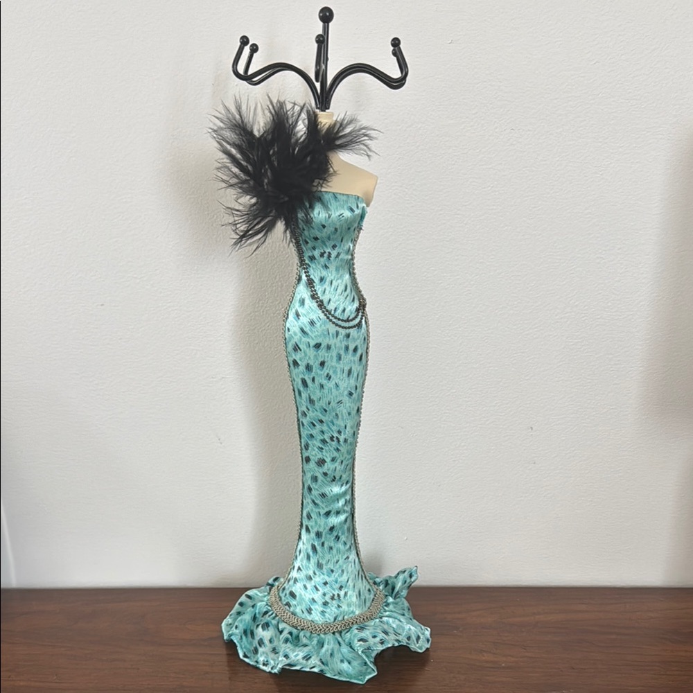 Elegant Turquoise Necklace Holder